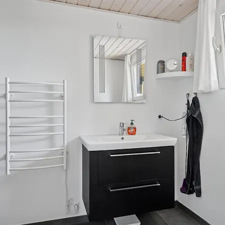 Erin - 200m From The Sea By Interhome *